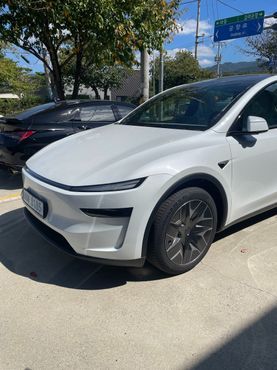 Tesla Model Y L Long Range AWD — пробег 5 км — фото 2 из 5