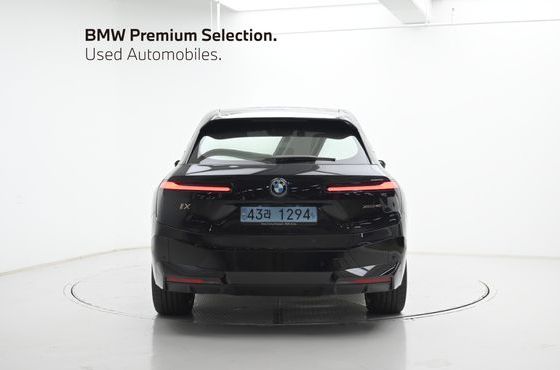 BMW iX xDrive40 First Edition — пробег 40 025 км — фото 4 из 5