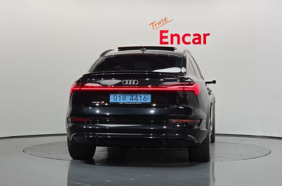 Audi e-tron S Sportback — пробег 31 249 км — фото 4 из 5