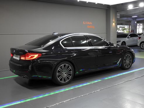 BMW 5-Series 520d M Sport Package Plus — пробег 205 011 км — фото 2 из 5