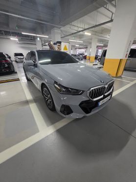 BMW 5-Series 520i M Sport — пробег 13 500 км — фото 1 из 5