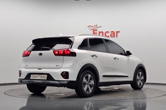 Kia Niro 1.6 HEV Luxury — пробег 32 422 км — фото 2 из 5