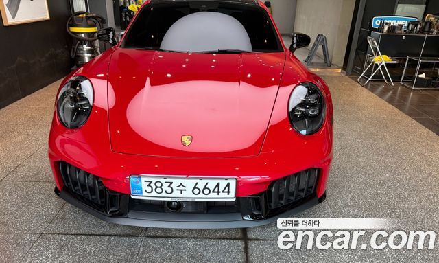 Porsche 911 Carrera 4 GTS — пробег 1 800 км — фото 1 из 5