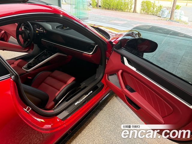 Porsche 911 Carrera 4 GTS — пробег 1 800 км — фото 4 из 5