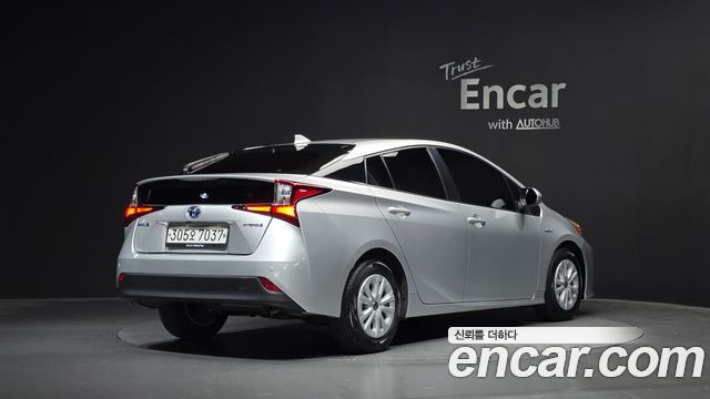 Toyota Prius 1.8 — пробег 49 687 км — фото 2 из 5