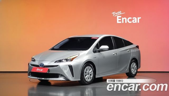 Toyota Prius 1.8 — пробег 49 687 км — фото 1 из 5