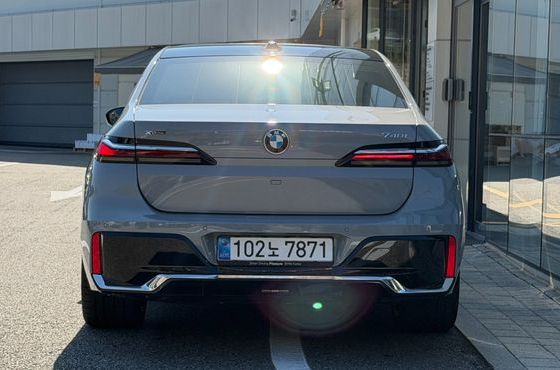 BMW 7-Series 740i xDrive M Sport — пробег 6 785 км — фото 4 из 5