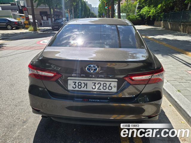 Toyota Camry 2.5 XLE Hybrid — пробег 145 317 км — фото 3 из 5