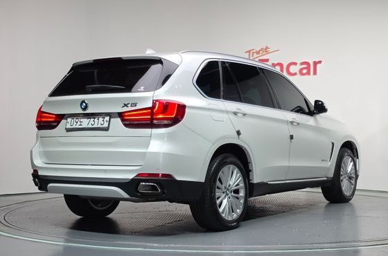 BMW X5 xDrive 30d — пробег 61 321 км — фото 2 из 5