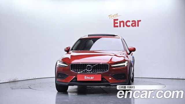 Volvo V60 T5 Pro AWD — пробег 65 841 км — фото 3 из 5