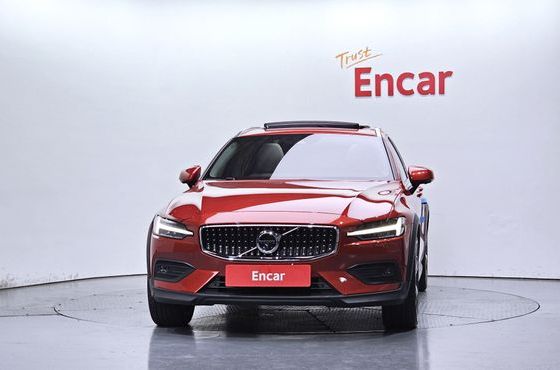 Volvo V60 T5 Pro AWD — пробег 65 841 км — фото 3 из 5