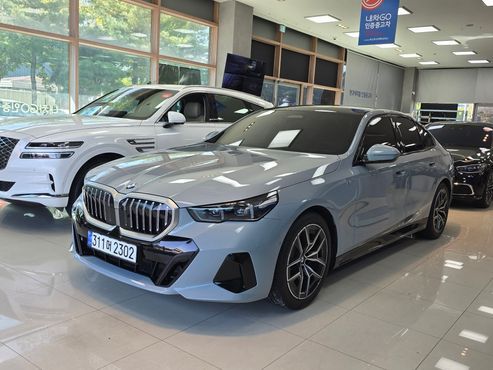 BMW 5-Series 520i M Sport — пробег 13 980 км — фото 1 из 5