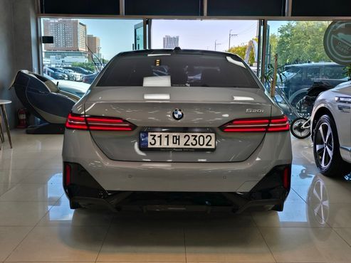 BMW 5-Series 520i M Sport — пробег 13 980 км — фото 5 из 5