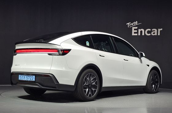 Tesla Model Y L Long Range AWD — пробег 290 км — фото 2 из 5