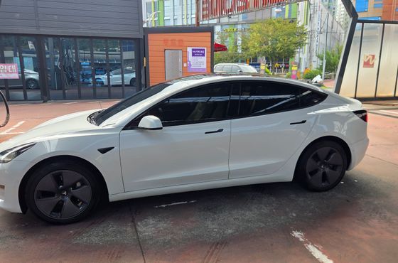 Tesla Model 3 RWD — пробег 65 700 км — фото 1 из 5