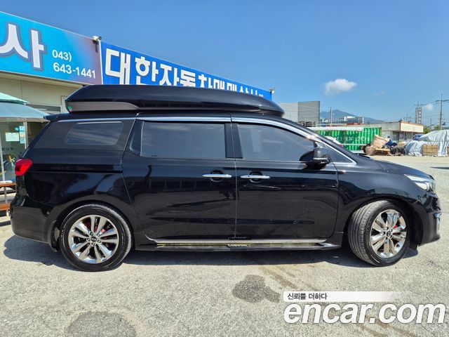 Kia Carnival 9-seater Hi-Limousine Prestige — пробег 198 000 км — фото 3 из 5