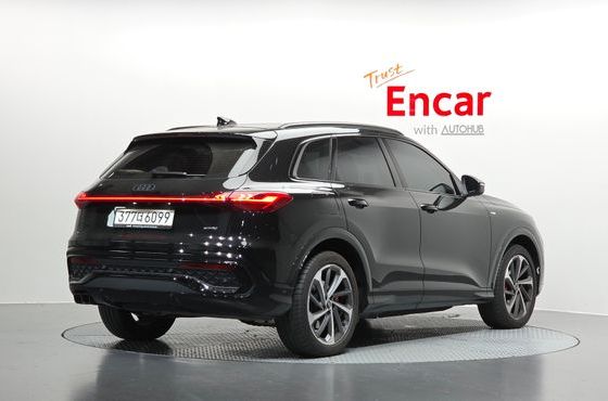 Audi Q5 40 TDI Quattro S Line Black Edition — пробег 5 556 км — фото 2 из 5