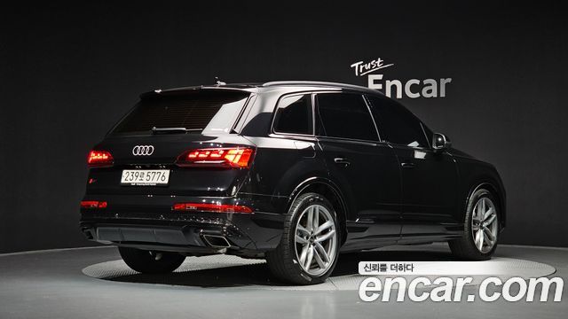 Audi Q7 55 TFSI Quattro Premium — пробег 27 686 км — фото 2 из 5
