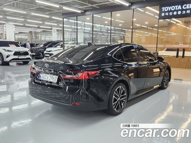 Toyota Camry 2.5 XLE Premium Hybrid — пробег 3 110 км — фото 2 из 5