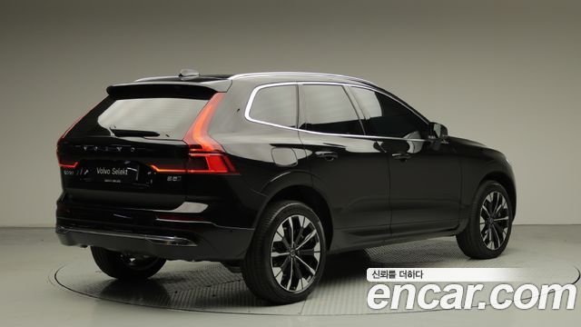 Volvo XC60 B5 Ultra Bright Air Sus — пробег 4 060 км — фото 4 из 5