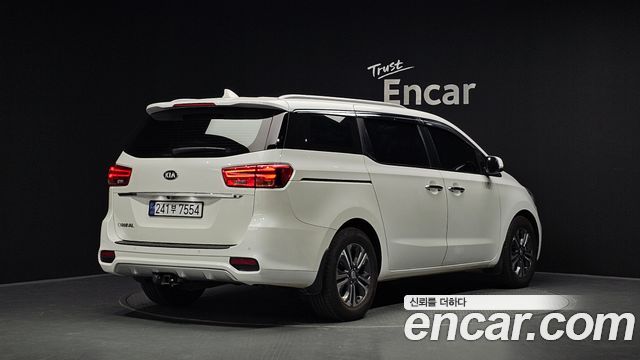 Kia Carnival 9-Seater Luxury — пробег 77 269 км — фото 2 из 5