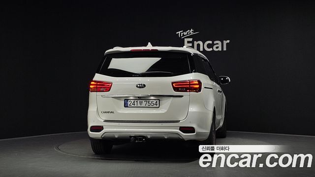 Kia Carnival 9-Seater Luxury — пробег 77 269 км — фото 4 из 5