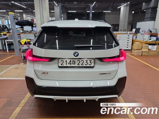 BMW X1 xDrive 20i M Sport — пробег 8 215 км — фото 4 из 5