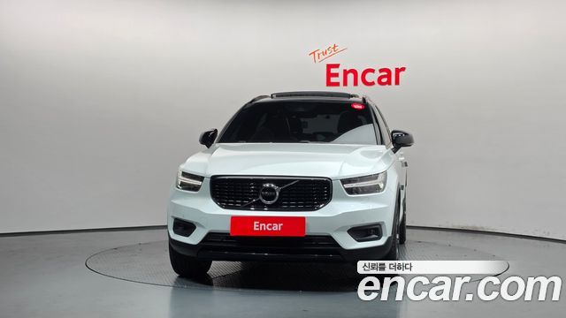 Volvo XC40 B4 R-Design — пробег 42 729 км — фото 3 из 5
