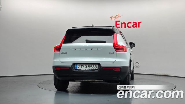 Volvo XC40 B4 R-Design — пробег 42 729 км — фото 4 из 5