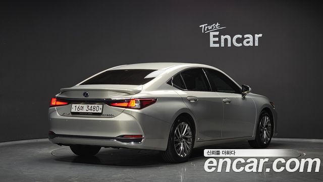 Lexus ES Executive — пробег 66 763 км — фото 2 из 5