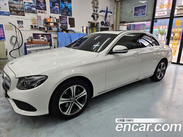 Mercedes-Benz E-Class E220d Avantgarde — пробег 124 300 км — фото 1 из 5