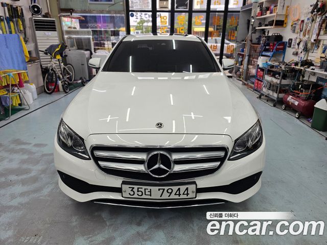 Mercedes-Benz E-Class E220d Avantgarde — пробег 124 300 км — фото 3 из 5