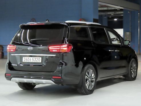 Kia Carnival 9-Seater Luxury — пробег 79 288 км — фото 4 из 5