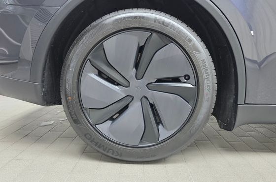 Tesla Model Y Premium Long Range AWD — пробег 3 466 км — фото 5 из 5