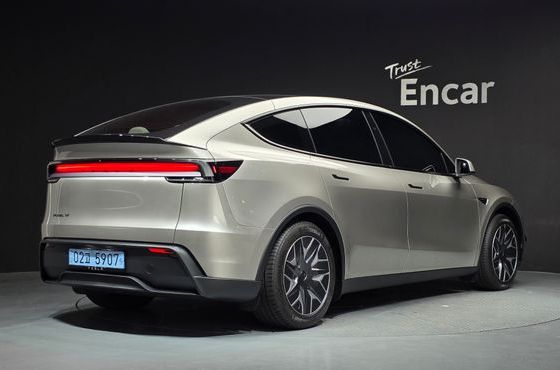 Tesla Model Y L Long Range AWD — пробег 3 578 км — фото 2 из 5