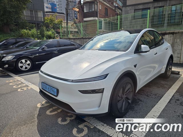 Tesla Model Y Premium RWD — пробег 35 км — фото 1 из 5