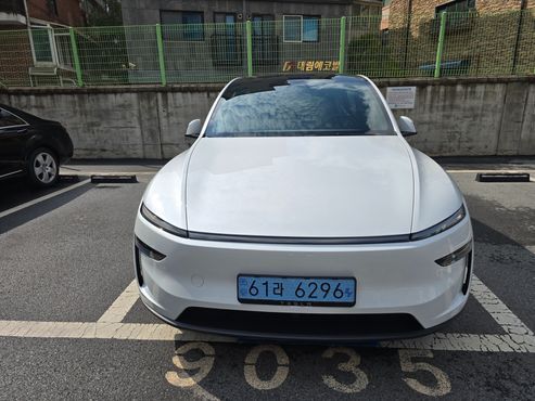 Tesla Model Y Premium RWD — пробег 35 км — фото 3 из 5