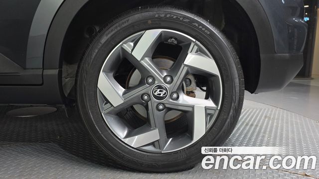 Hyundai Venue 1.6 Flux — пробег 16 800 км — фото 5 из 5