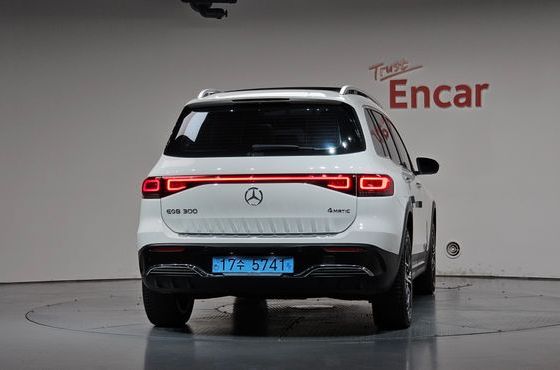 Mercedes-Benz EQB EQB300 4MATIC AMG Line — пробег 63 937 км — фото 4 из 5