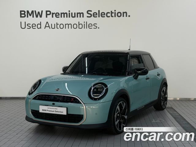 Mini Cooper 5 Door Favoured — пробег 19 км — фото 1 из 5