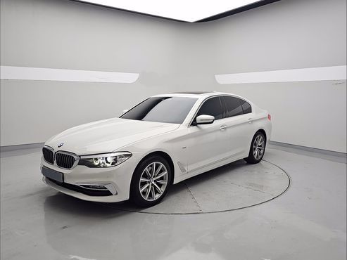 BMW 5-Series 520i Luxury — пробег 75 876 км — фото 1 из 5