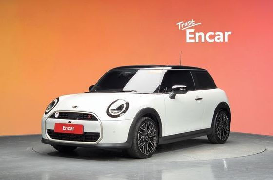 Mini Cooper Favoured — пробег 11 831 км — фото 1 из 5
