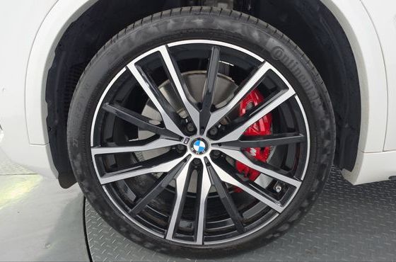 BMW X5 M50i — пробег 74 670 км — фото 5 из 5