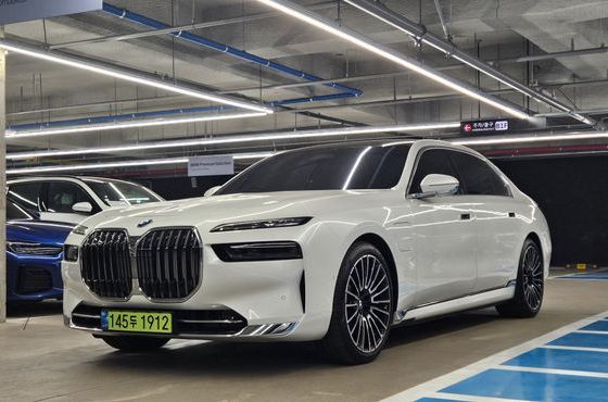 BMW 7-Series 750e xDrive Design Pure Excellence — пробег 4 530 км — фото 1 из 5