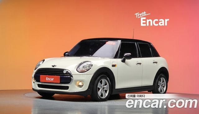 Mini Cooper 5Door Standard 3rd — пробег 72 527 км — фото 1 из 5