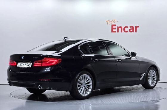 BMW 5-Series 530i Luxury Plus — пробег 32 450 км — фото 2 из 5