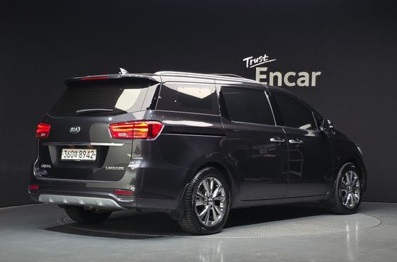 Kia Carnival 7-Seater Limousine President — пробег 86 981 км — фото 2 из 5