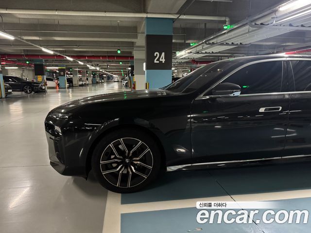 BMW 7-Series 740d xDrive M Sport — пробег 9 400 км — фото 4 из 5