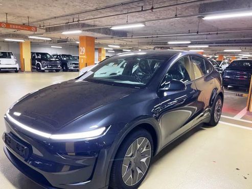 Tesla Model Y L Long Range AWD — пробег 1 км — фото 2 из 5