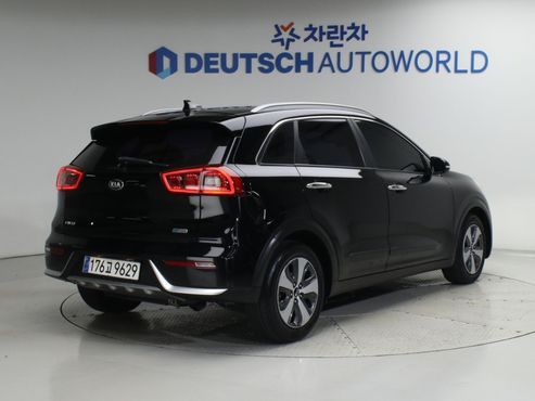 Kia Niro Prestige — пробег 170 960 км — фото 2 из 5